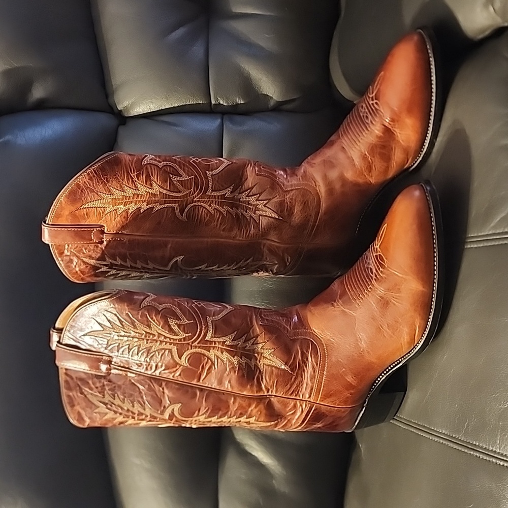 Like New: Tony Lama genuine leather Men's boots. Size 13. Cognac.